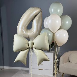 Бежевый сет с бантиком и цифрой